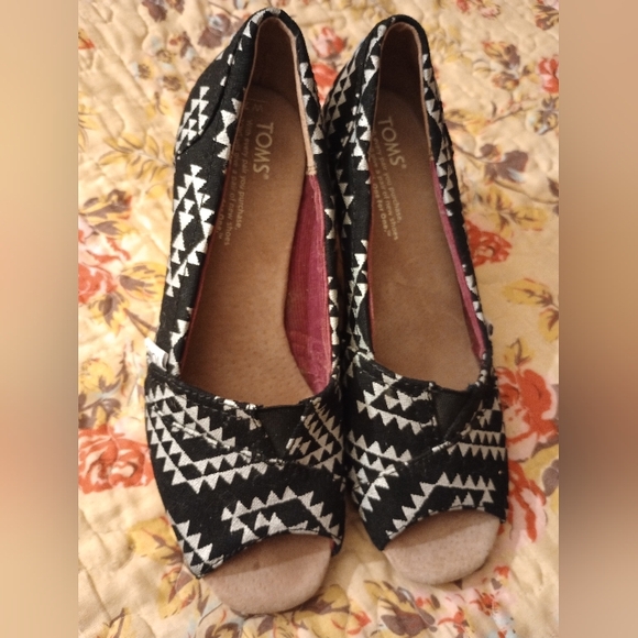 TOMS Aztec Geometric Womens Cork Wedges Black & Silver Reina - Picture 4 of 13